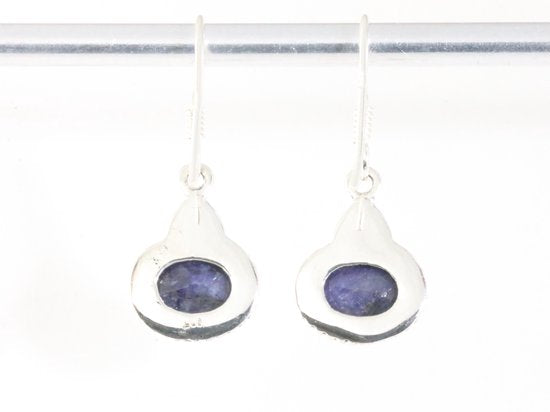 Fijne bewerkte zilveren oorbellen met blauwe saffier afbeelding 3