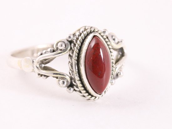 Fijne bewerkte zilveren ring met rode jaspis afbeelding 1