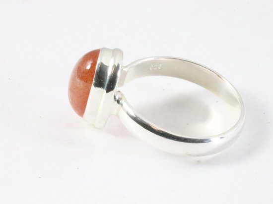 Hoogglans zilveren ring met rode zonnesteen afbeelding 2