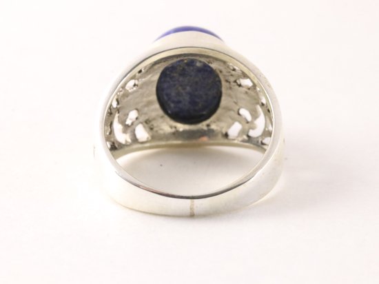 Opengewerkte zilveren ring met lapis lazuli afbeelding 3