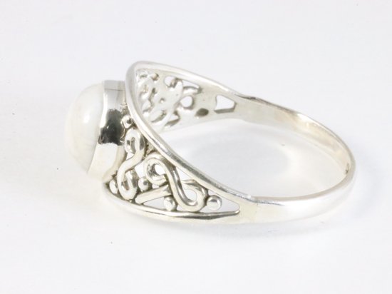 Fijne opengewerkte zilveren ring met howliet afbeelding 2