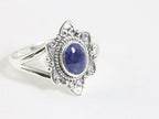 Fijne bewerkte zilveren ring met blauwe saffier afbeelding 1