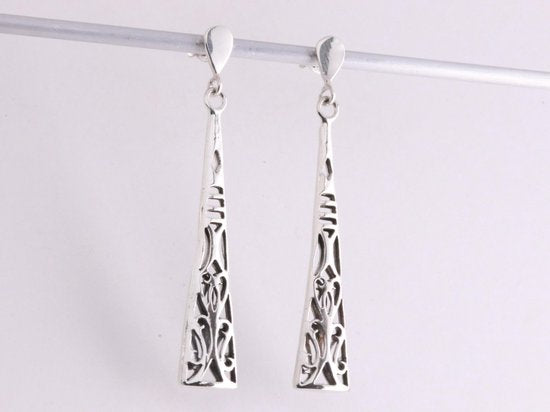 Lange opengewerkte zilveren oorstekers afbeelding 4