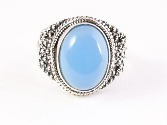 Bewerkte zilveren ring met blauwe chalcedoon afbeelding 4