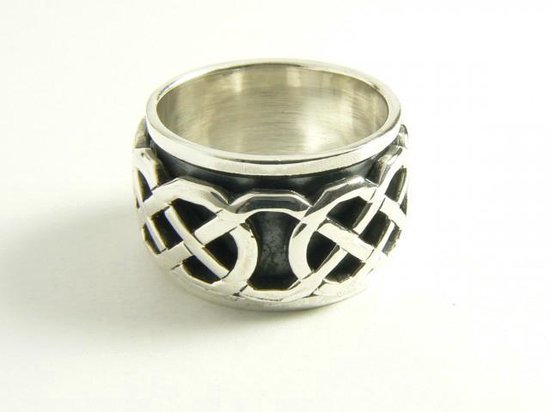 Brede zilveren geluksring met kruiskabelmotief afbeelding 1