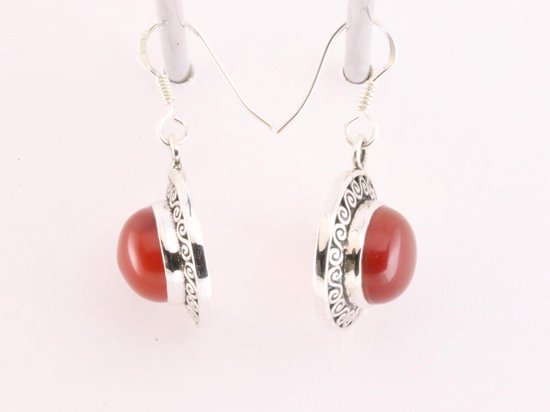 Ronde bewerkte zilveren oorbellen met carneool afbeelding 2