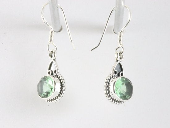 Fijne bewerkte zilveren oorbellen met groene amethist afbeelding 2
