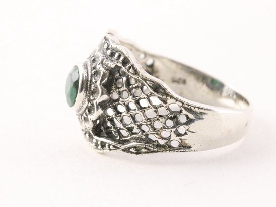 Bewerkte zilveren ring met smaragd afbeelding 2