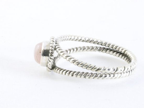 Opengewerkte zilveren ring met rozenkwarts afbeelding 2