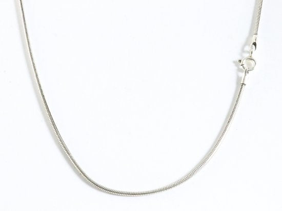 Grote druppelvormige zilveren hanger met filigrein bewerking aan ketting afbeelding 4