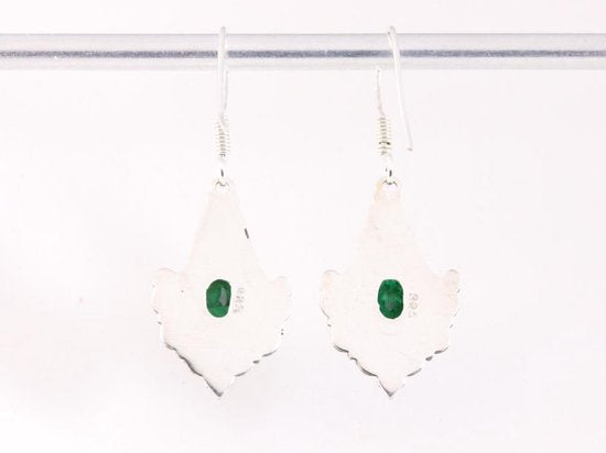 Bewerkte zilveren oorbellen met smaragd afbeelding 3