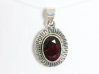 Fijne bewerkte ovale zilveren hanger met granaat afbeelding 4