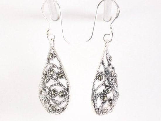 Opengewerkte druppelvormige zilveren oorbellen met marcasiet afbeelding 2
