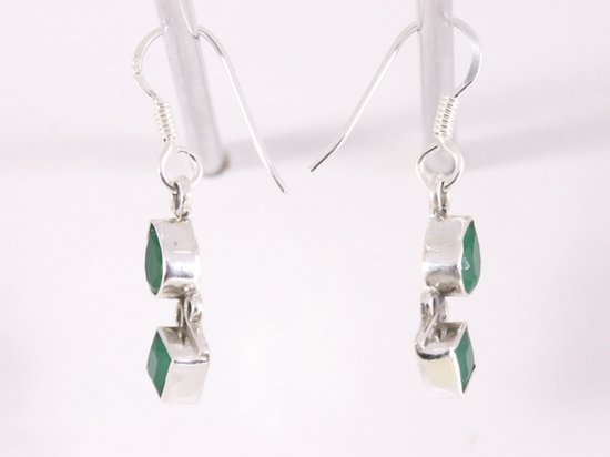 Fijne zilveren oorbellen met smaragd afbeelding 2