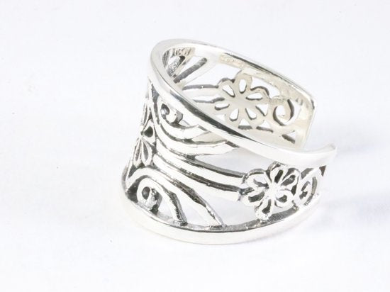 Brede opengewerkte zilveren ring met bloem afbeelding 2