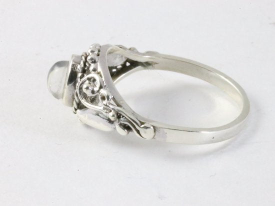 Fijne bewerkte zilveren ring met maansteen afbeelding 2