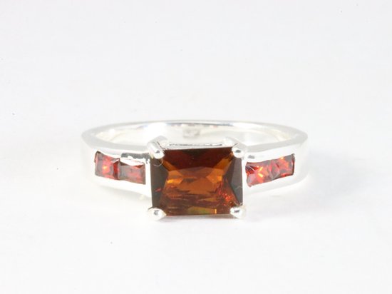 Hoogglans zilveren ring met granaat afbeelding 4