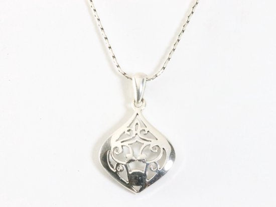 Fijne zilveren hanger met parel en marcasiet aan ketting afbeelding 3