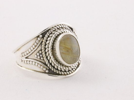 Bewerkte zilveren ring met gouden rutielkwarts afbeelding 1