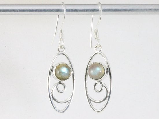 Opengewerkte zilveren oorbellen met labradoriet afbeelding 3