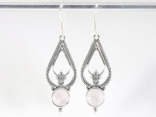Lange opengewerkte zilveren oorbellen met rozenkwarts afbeelding 4