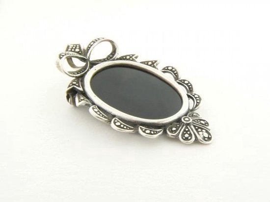 Bewerkte zilveren broche met onyx afbeelding 2