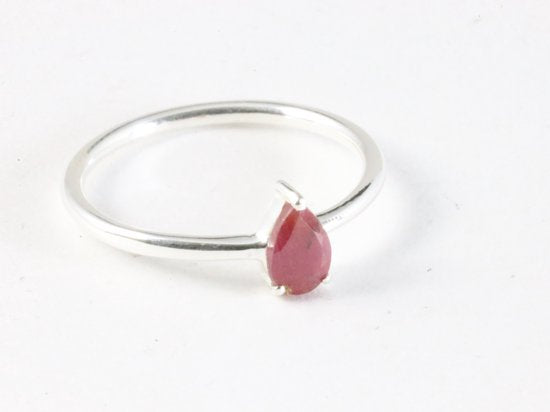 Fijne hoogglans zilveren ring met robijn afbeelding 1