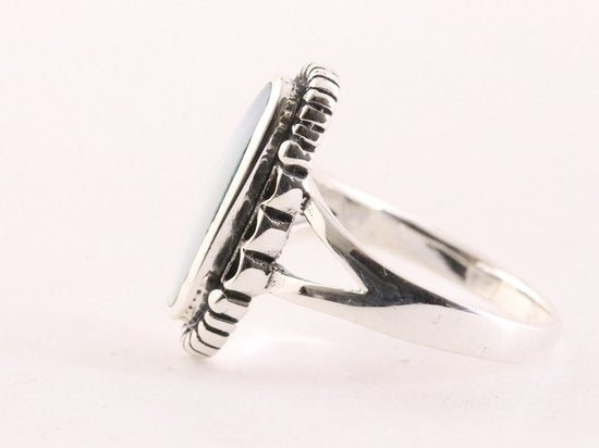 Langwerpige bewerkte zilveren ring met blauwe schelp afbeelding 2
