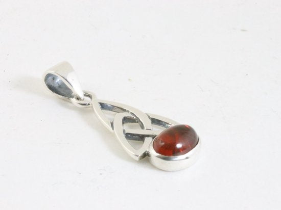 Fijne opengewerkte zilveren hanger met amber aan ketting afbeelding 2