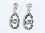 Fijne opengewerkte zilveren oorstekers met groene amethist afbeelding 1