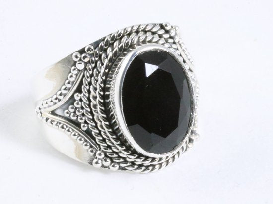 Bewerkte zilveren ring met gefacetteerde onyx afbeelding 1