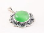 Bewerkte zilveren hanger met groene opaal afbeelding 2