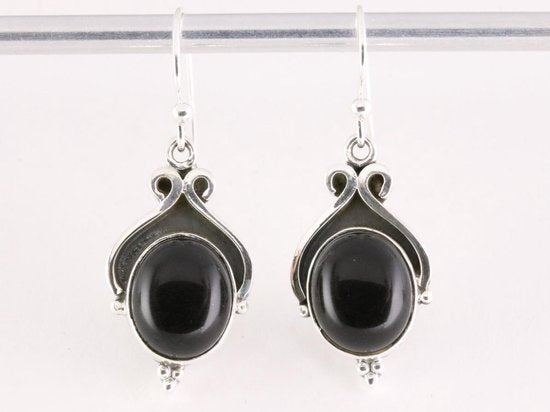 Bewerkte zilveren oorbellen met onyx afbeelding 4