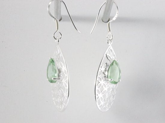 Opengewerkte zilveren oorbellen met groene amethist afbeelding 2