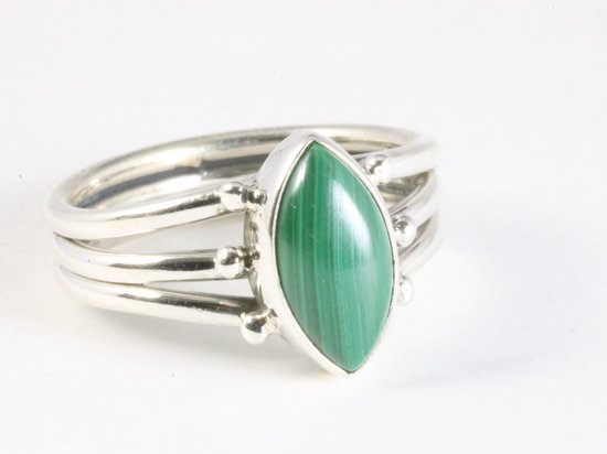 Opengewerkte zilveren ring met malachiet afbeelding 1