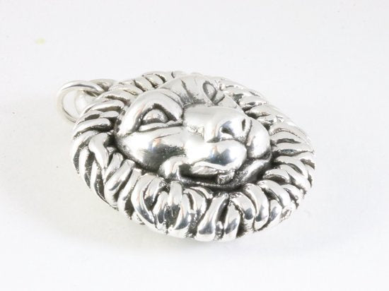 Grote zilveren leeuw hanger afbeelding 2
