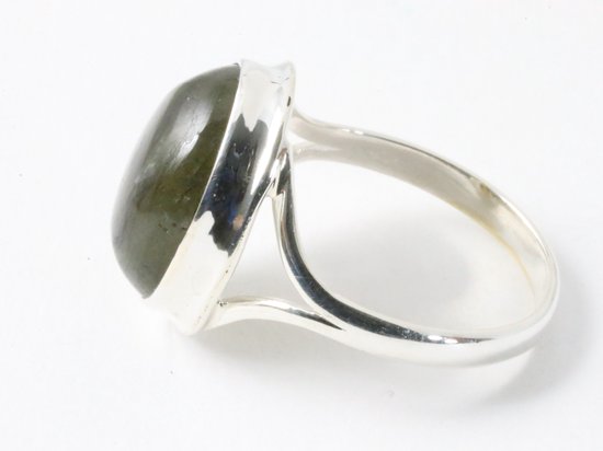 Hoogglans zilveren ring met labradoriet afbeelding 2