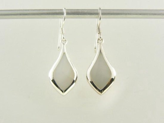 Druppelvormige zilveren oorbellen met parelmoer afbeelding 6