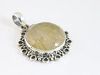 Ronde bewerkte zilveren hanger met gouden rutielkwarts afbeelding 2