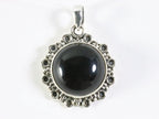 Ronde bewerkte zilveren hanger met onyx afbeelding 4
