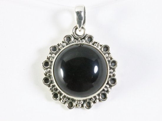 Ronde bewerkte zilveren hanger met onyx afbeelding 4