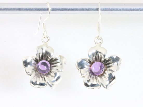 Bloemvormige zilveren oorbellen met amethist afbeelding 3
