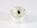 Brede opengewerkte zilveren ring met onyx afbeelding 3