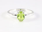 Fijne hoogglans zilveren ring met peridoot afbeelding 4