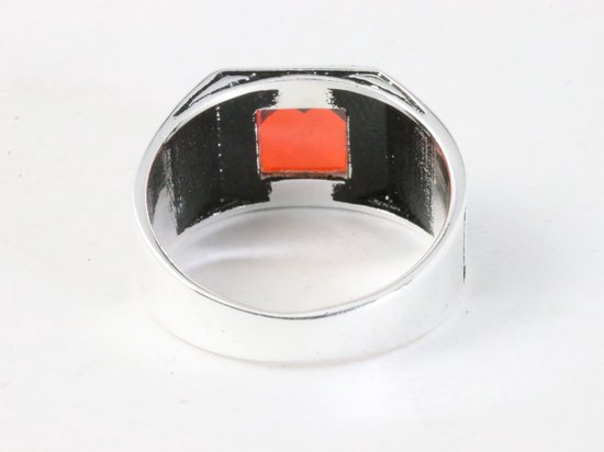 Bewerkte zilveren ring met rode kristal afbeelding 3