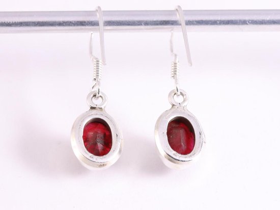 Fijne ovale zilveren oorbellen met robijn afbeelding 3