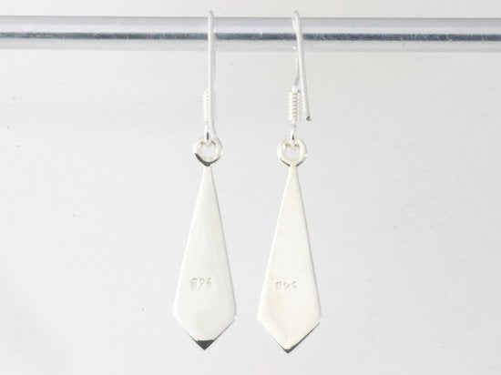 Fijne zilveren oorbellen met veelkleurige schelp afbeelding 3