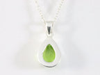 Druppelvormige zilveren hanger met peridoot aan ketting afbeelding 3