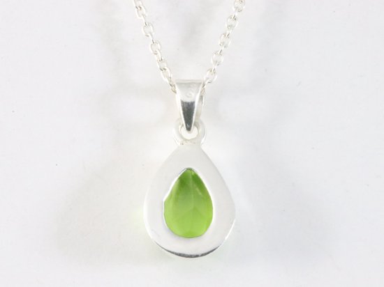Druppelvormige zilveren hanger met peridoot aan ketting afbeelding 3