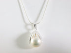 Hoogglans zilveren hanger met witte zoetwater parel aan ketting afbeelding 5